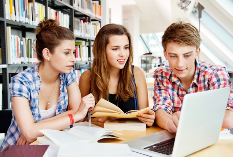 Ngoài Tiếng Anh bạn nên học thêm ngoại ngữ nào – Bí quyết mở rộng cơ hội nghề nghiệp và phát triển bản thân